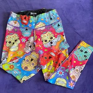 Tikiboo Workout Leggings - Rainbow Skulls Print